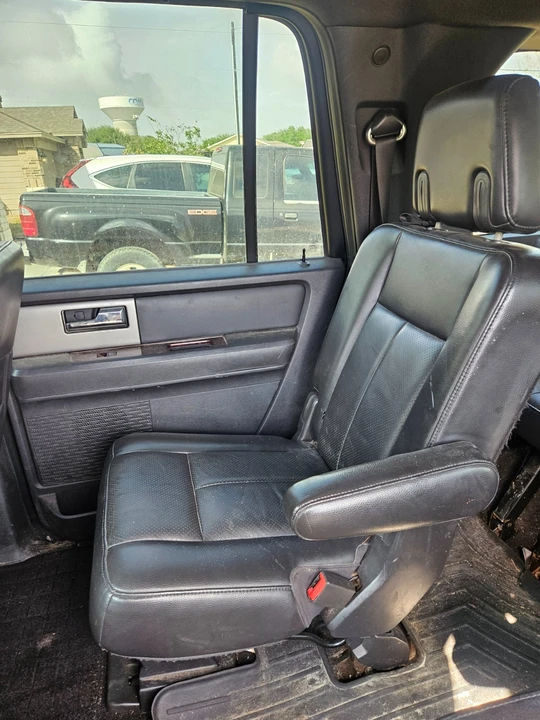 2010 Ford Expedition 3rd Gen - Image 13 of 15