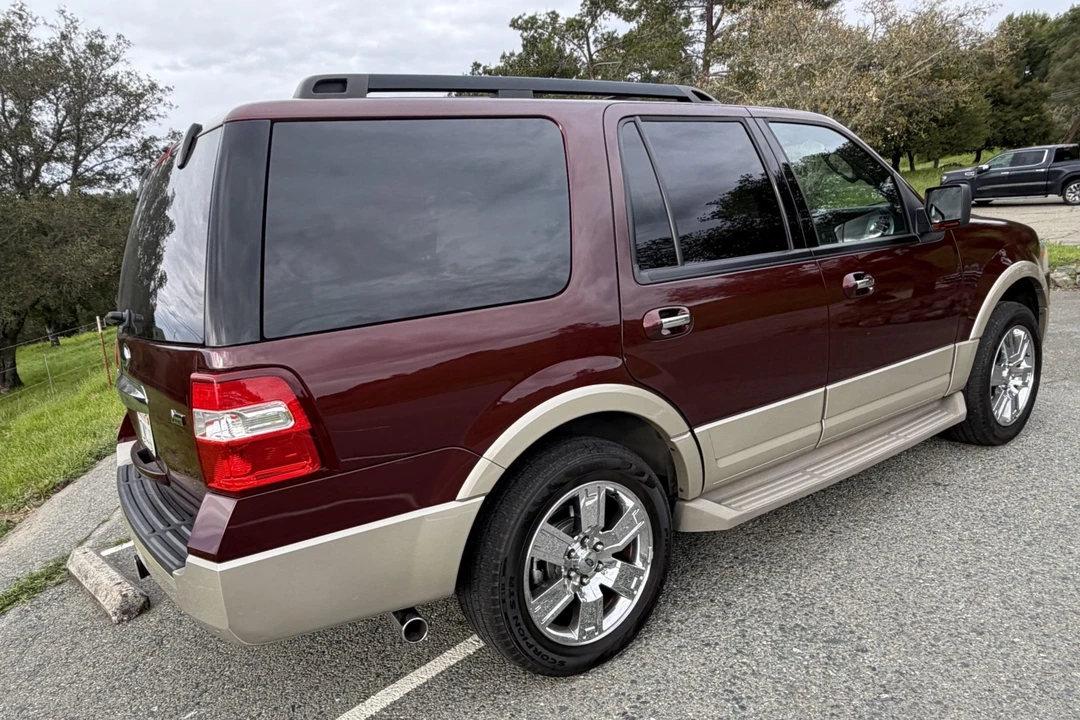 2010 Ford Expedition 3rd Gen - Image 2 of 8