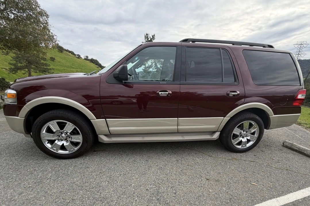 2010 Ford Expedition 3rd Gen - Image 3 of 8