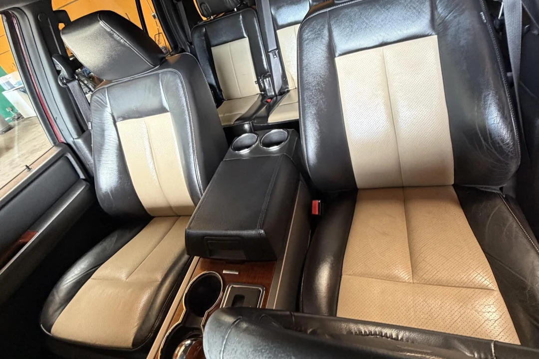 2010 Ford Expedition 3rd Gen - Image 4 of 8