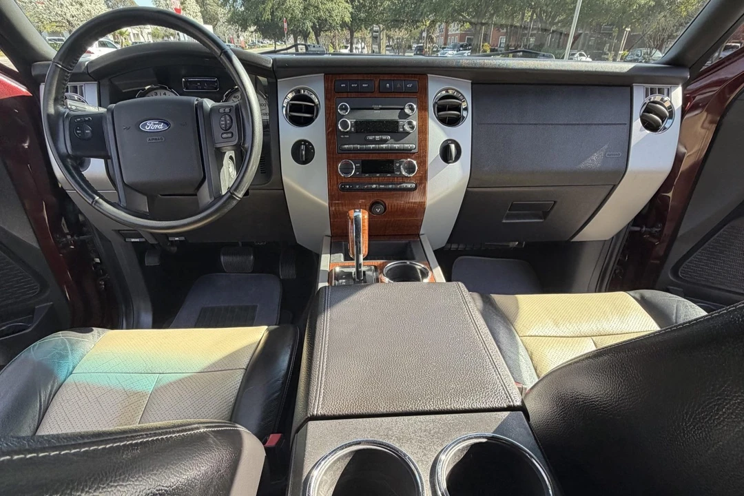 2010 Ford Expedition 3rd Gen - Image 5 of 8