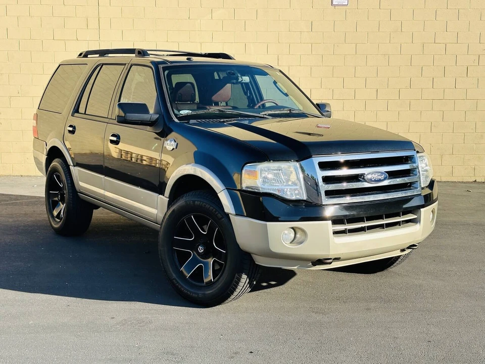 2010 Ford Expedition 3rd Gen - Image 2 of 21