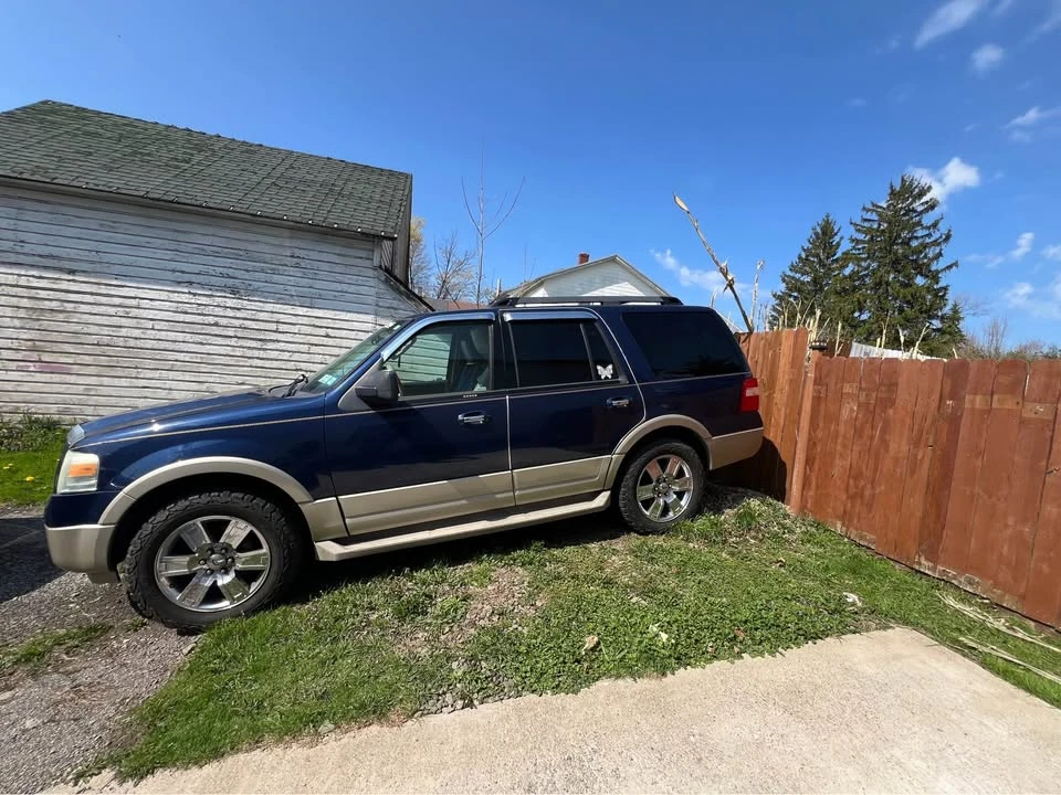 2010 Ford Expedition 3rd Gen - Image 3 of 8