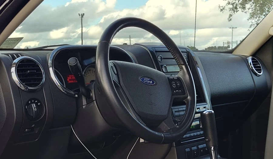 2010 Ford Explorer Sport Trac - Image 15 of 23