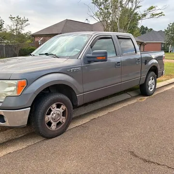 2010 Ford F-150 XL Pickup 4D 5 1/2 ft