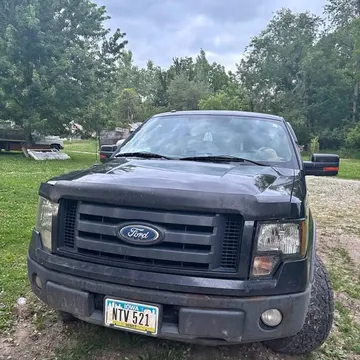 2010 Ford F150 SuperCrew Cab XL Pickup 4D 5 1/2 ft