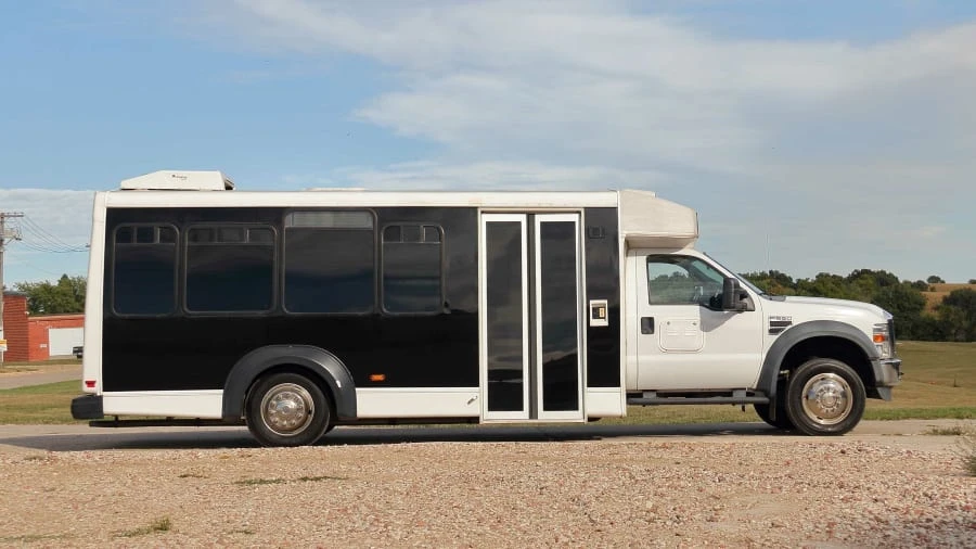 2010 Ford Super Duty 2nd Gen - Image 2 of 19