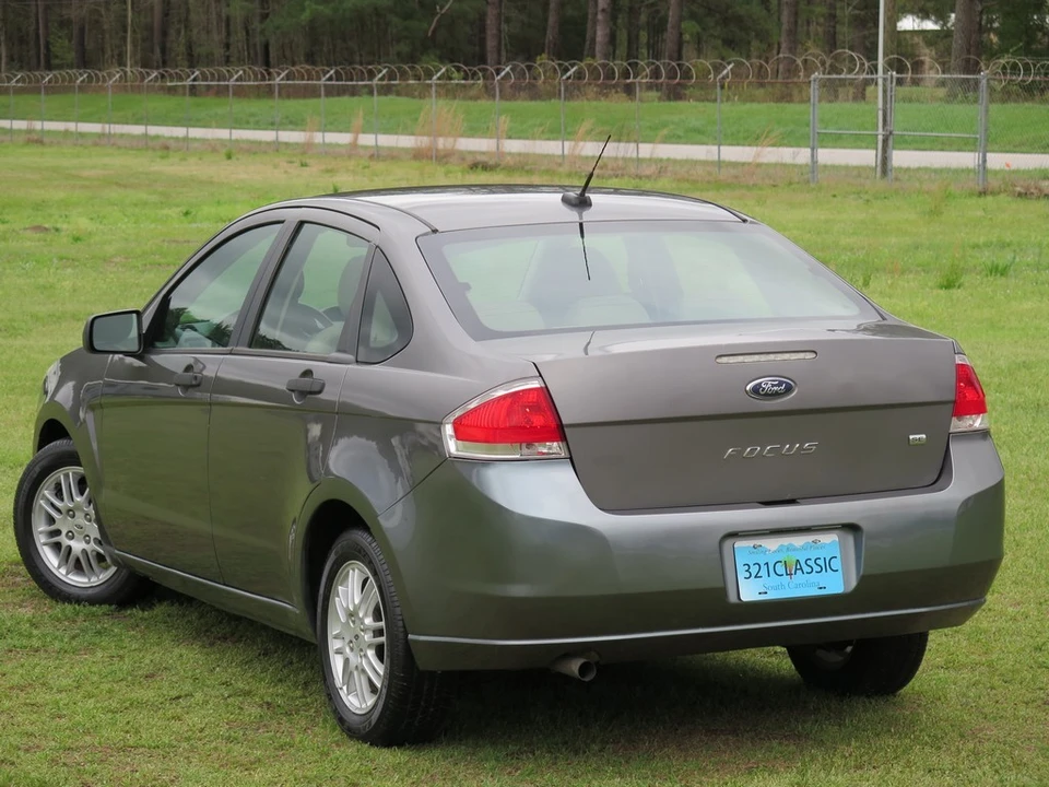2010 Ford Focus 3rd Gen - Image 2 of 4