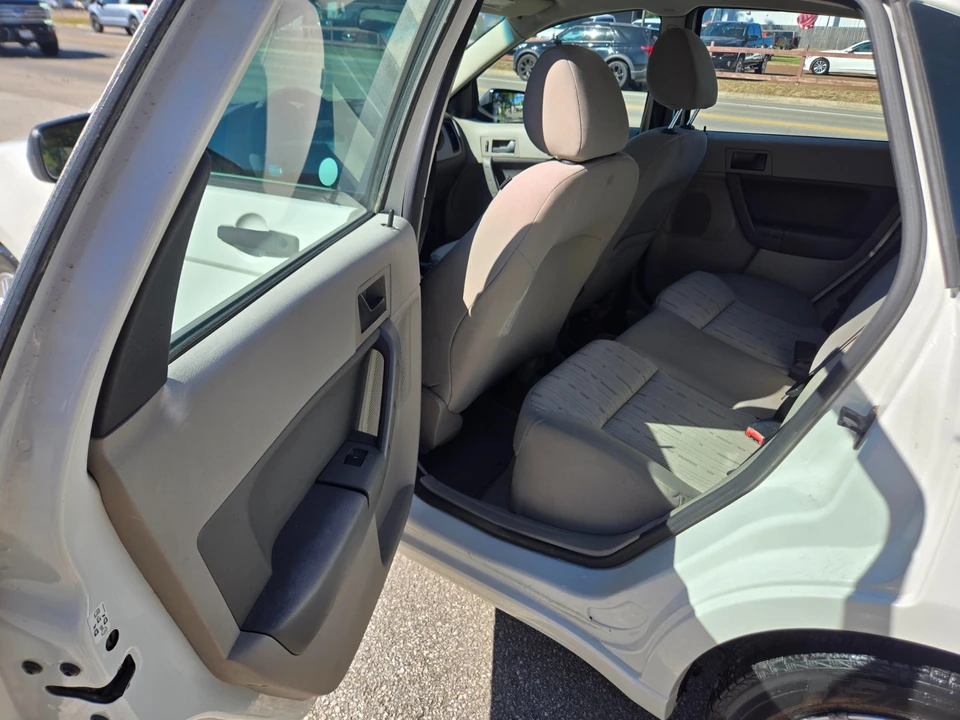 2010 Ford Focus 2nd Gen - Image 9 of 14