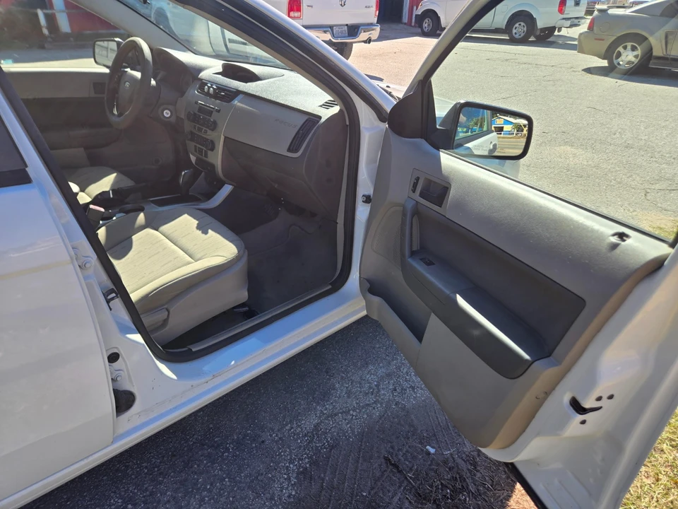 2010 Ford Focus 2nd Gen - Image 11 of 14