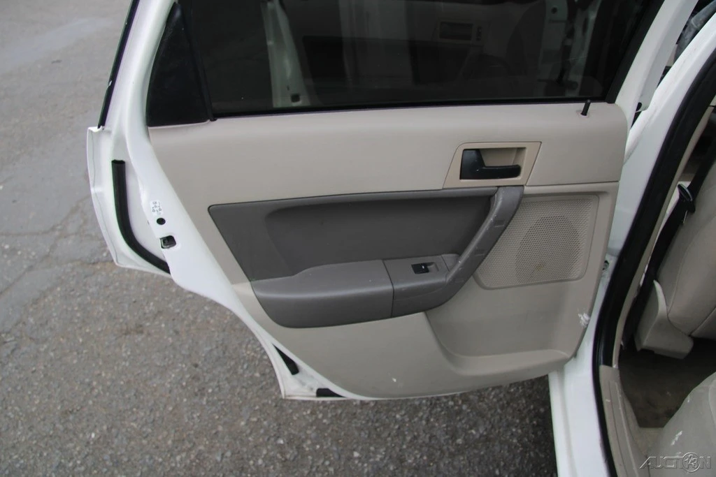 2010 Ford Focus 2nd Gen - Image 17 of 21