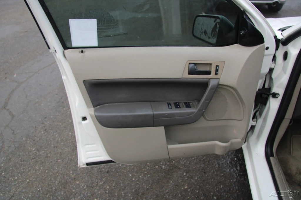 2010 Ford Focus 2nd Gen - Image 11 of 21