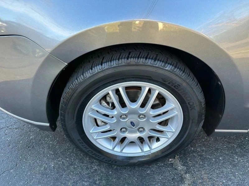 2010 Ford Focus 2nd Gen - Image 9 of 12