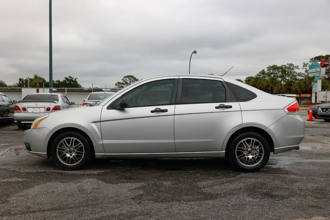 2010 Ford Focus 2nd Gen - Image 3 of 12