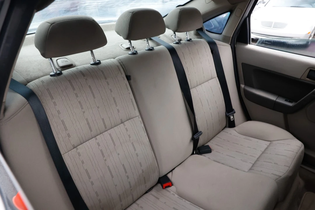 2010 Ford Focus 2nd Gen - Image 14 of 21