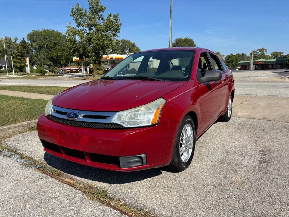 2010 Ford Focus 2nd Gen - Image 2 of 18