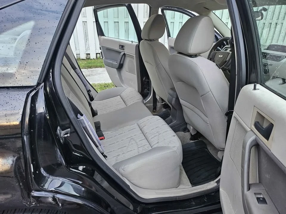 2010 Ford Focus 2nd Gen - Image 10 of 12