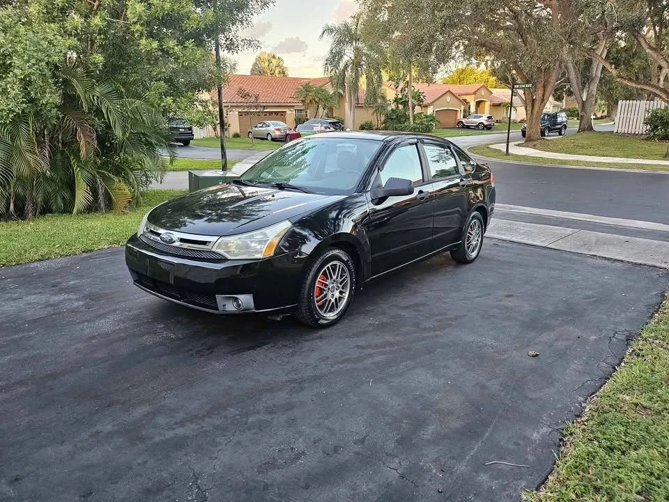 2010 Ford Focus 2nd Gen - Image 2 of 12