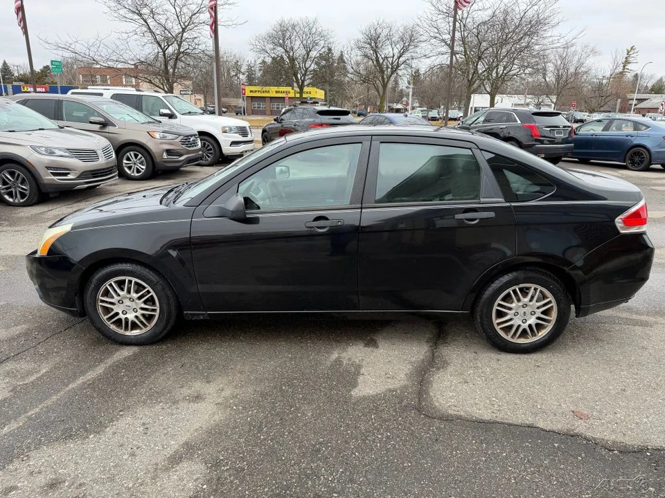 2010 Ford Focus 2nd Gen - Image 2 of 21