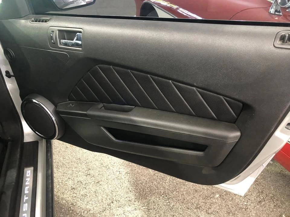 2010 Ford S197 Mustang - Image 13 of 15