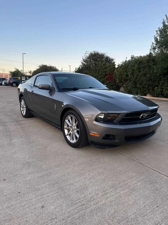 2010 Ford S197 Mustang - Image 2 of 2