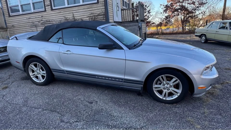 2010 Ford S197 Mustang - Image 12 of 13
