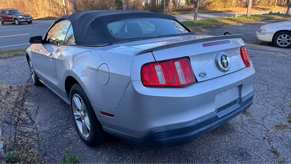 2010 Ford S197 Mustang - Image 6 of 13