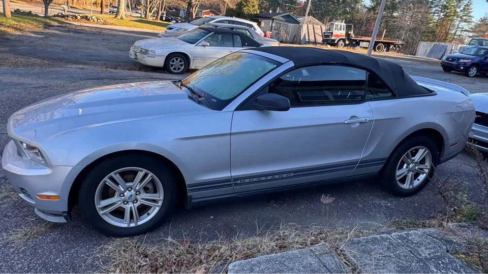 2010 Ford S197 Mustang - Image 10 of 13