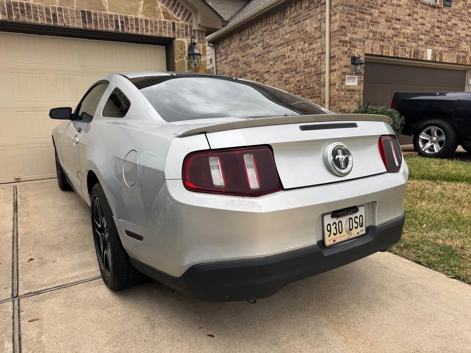 2010 Ford S197 Mustang - Image 2 of 6