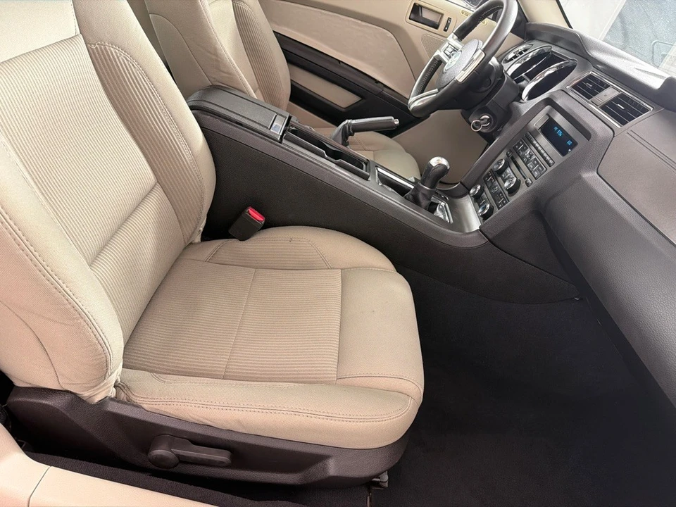 2010 Ford Mustang - Image 20 of 23