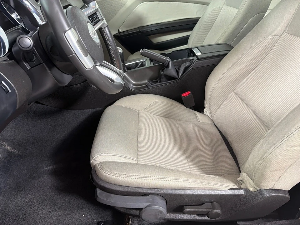 2010 Ford Mustang - Image 12 of 23