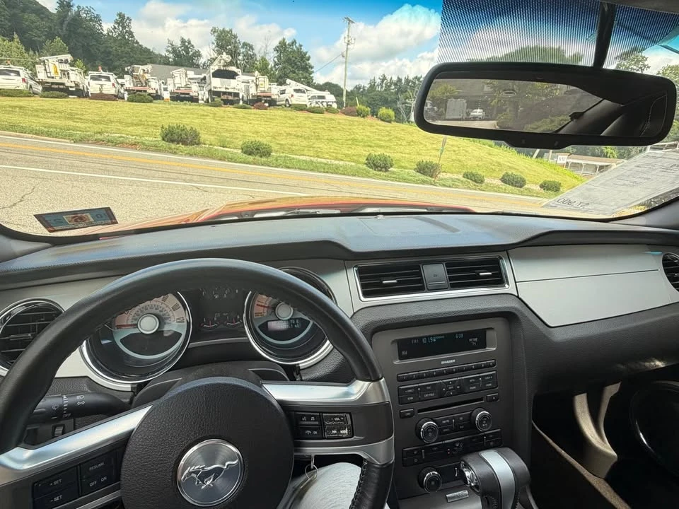 2010 Ford S197 Mustang - Image 15 of 16