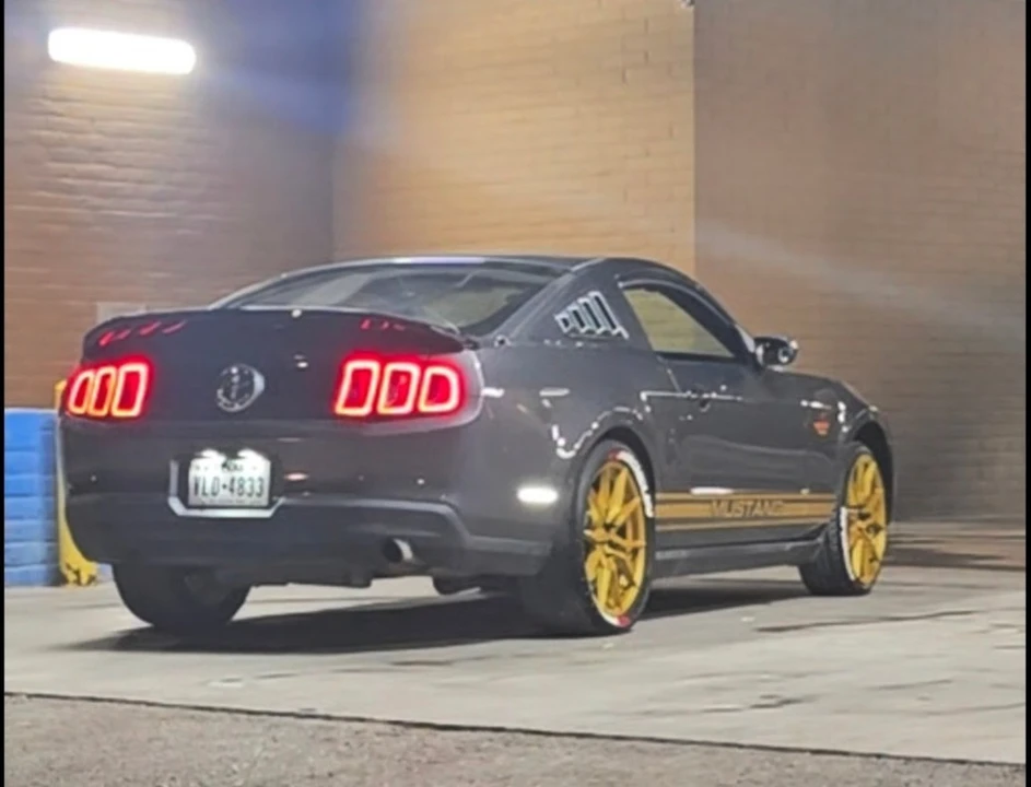2010 Ford S197 Mustang - Image 12 of 31
