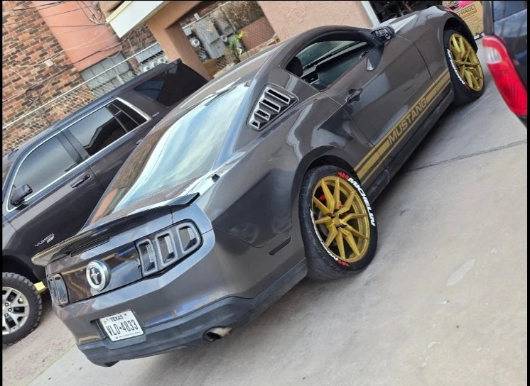 2010 Ford S197 Mustang - Image 10 of 31