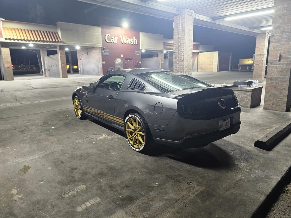 2010 Ford S197 Mustang - Image 17 of 29