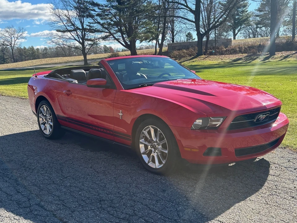 2010 Ford S197 Mustang - Image 2 of 21