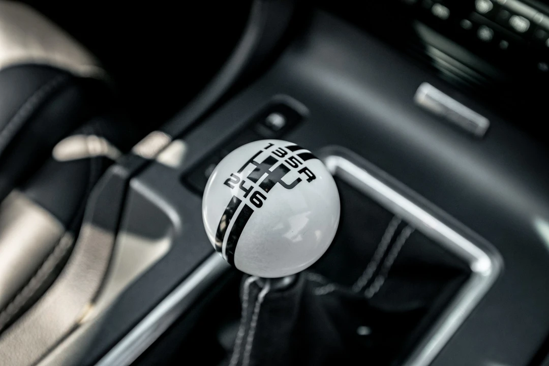2010 Ford S197 Mustang - Image 11 of 12