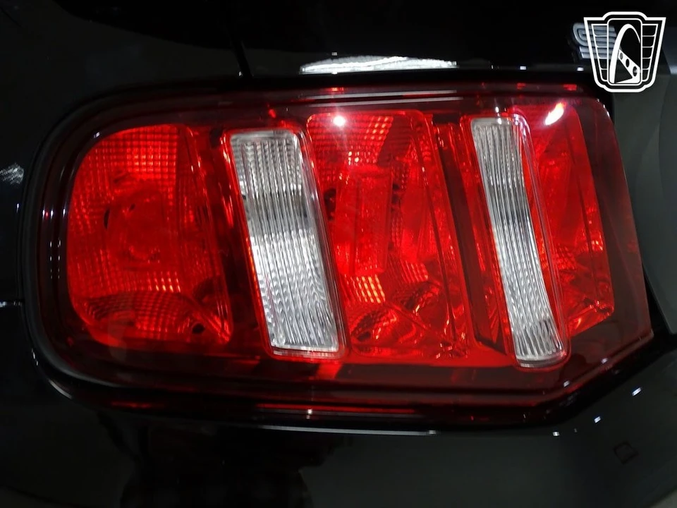 2010 Ford S197 Mustang - Image 6 of 12