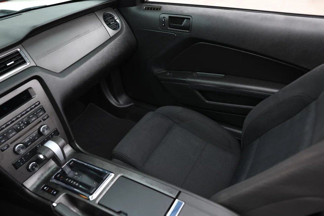 2010 Ford S197 Mustang - Image 24 of 31