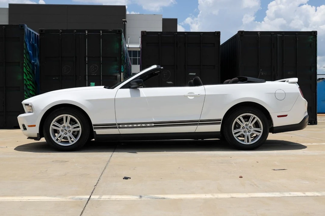 2010 Ford S197 Mustang - Image 3 of 31