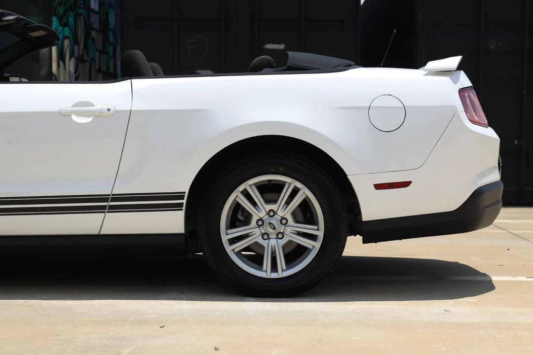 2010 Ford S197 Mustang - Image 21 of 31