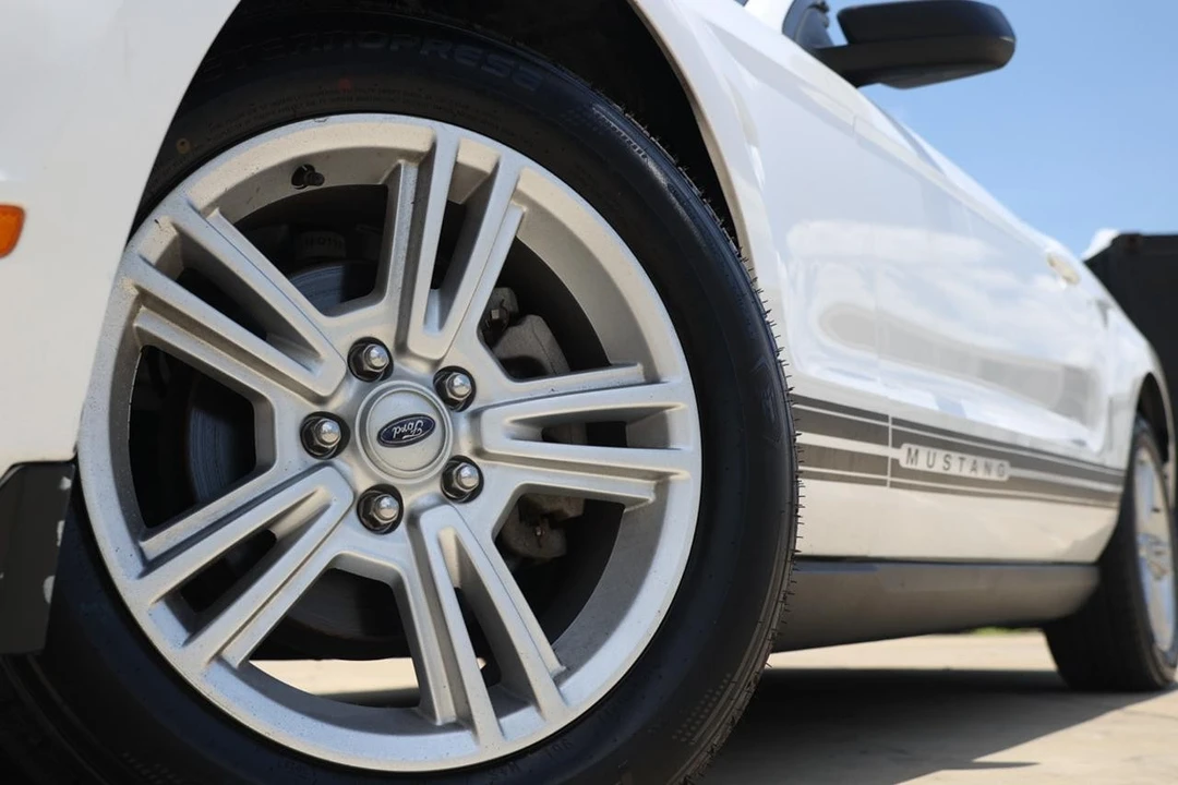 2010 Ford S197 Mustang - Image 26 of 31