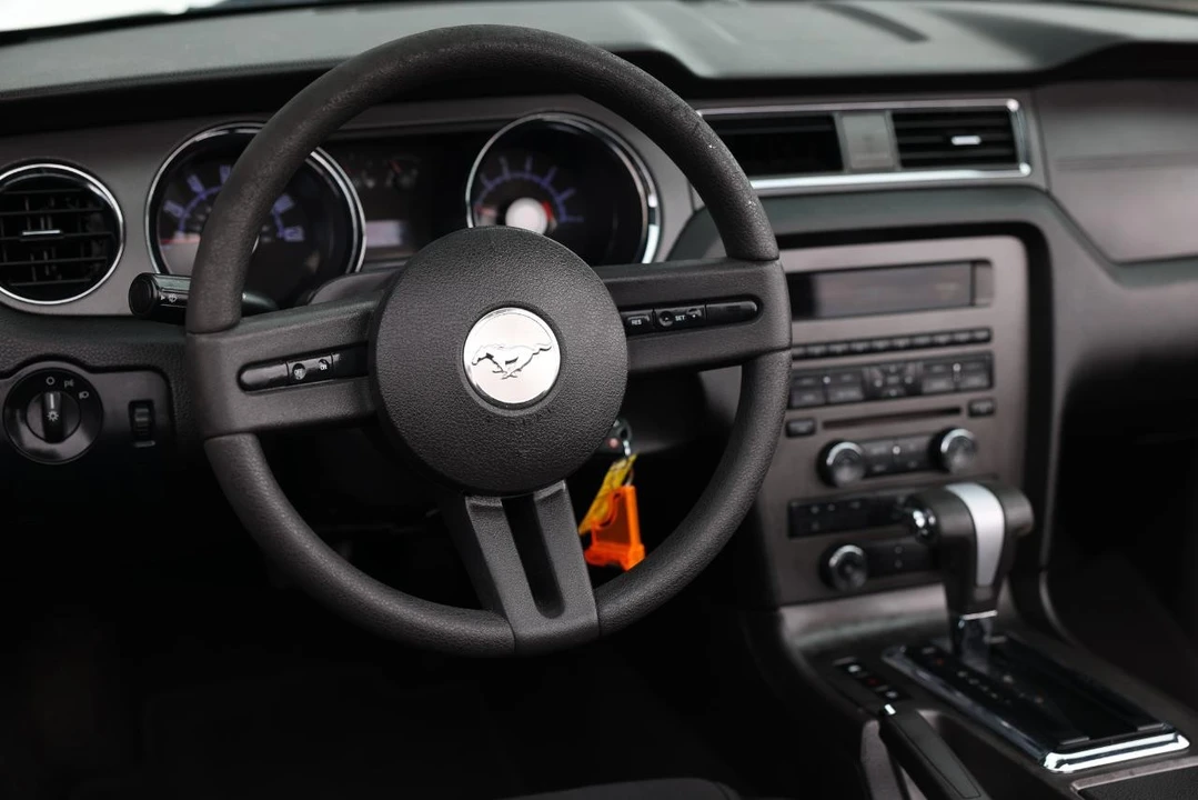 2010 Ford S197 Mustang - Image 30 of 31
