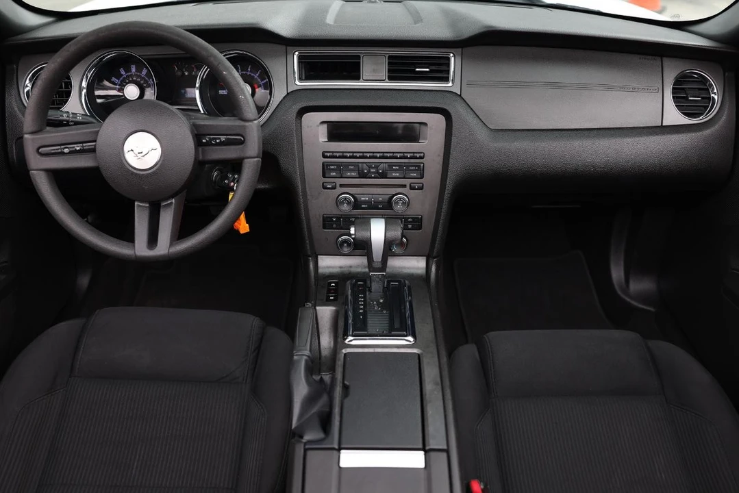 2010 Ford S197 Mustang - Image 2 of 31