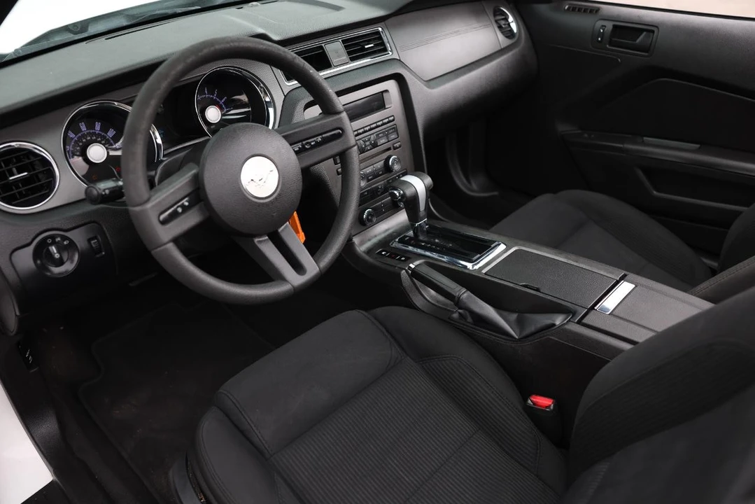 2010 Ford S197 Mustang - Image 4 of 31
