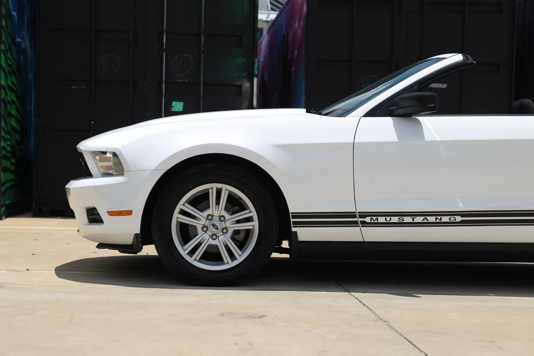 2010 Ford S197 Mustang - Image 20 of 31