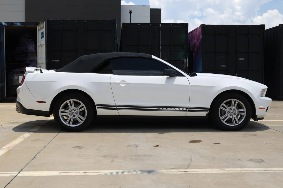 2010 Ford S197 Mustang - Image 13 of 31