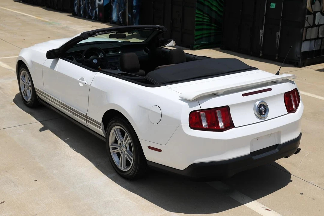 2010 Ford S197 Mustang - Image 5 of 31