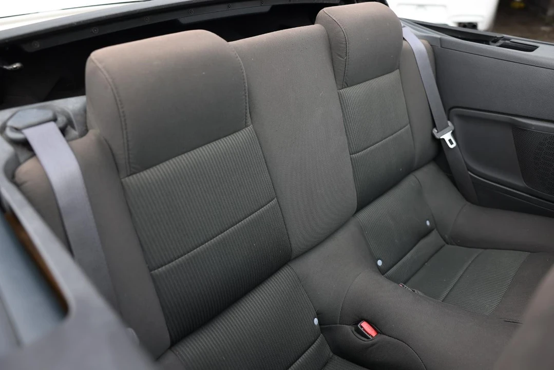 2010 Ford S197 Mustang - Image 14 of 31