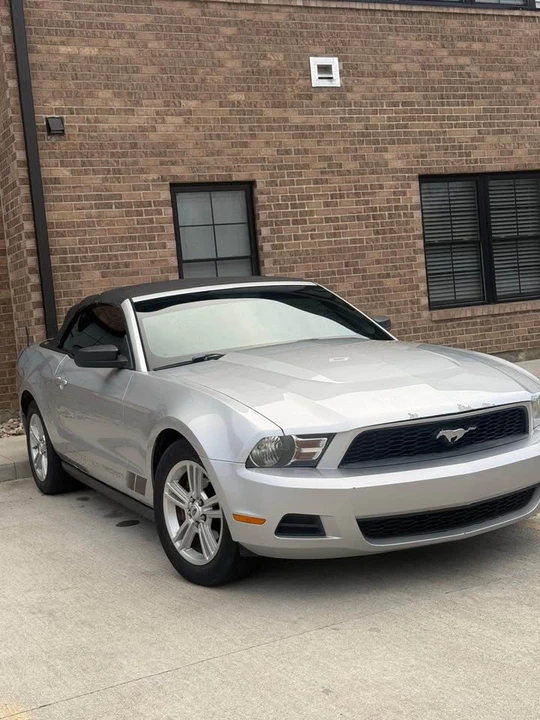 2010 Ford S197 Mustang - Image 3 of 3